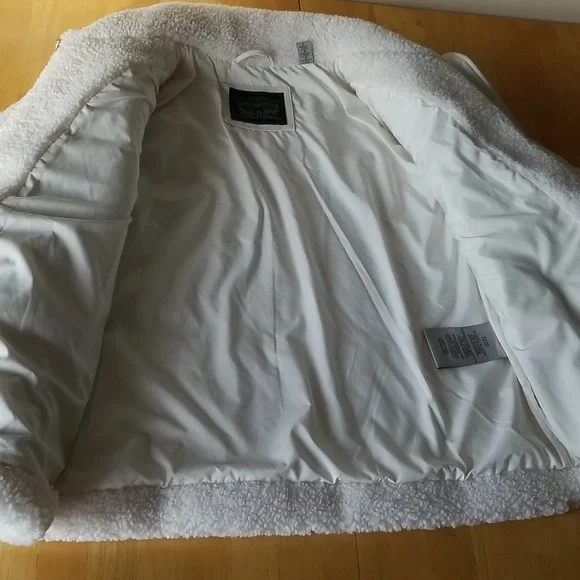 Levi's Women's Stand Collar Sherpa Puffer Jacket - Picture 12 of 12